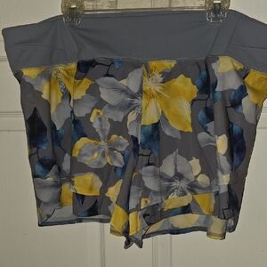 CALIA by Carrie Underwood Gray Athletic Shorts with Yellow & Blue Floral Print
